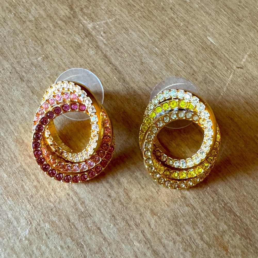 Oscar De La Renta rhinestone spiral studs